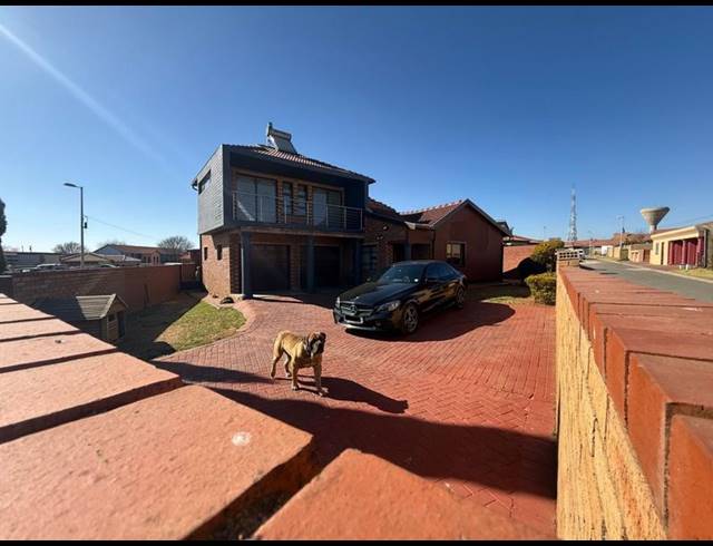 4 BEDROOM HOUSE FOR SALE IN COMMERCIA